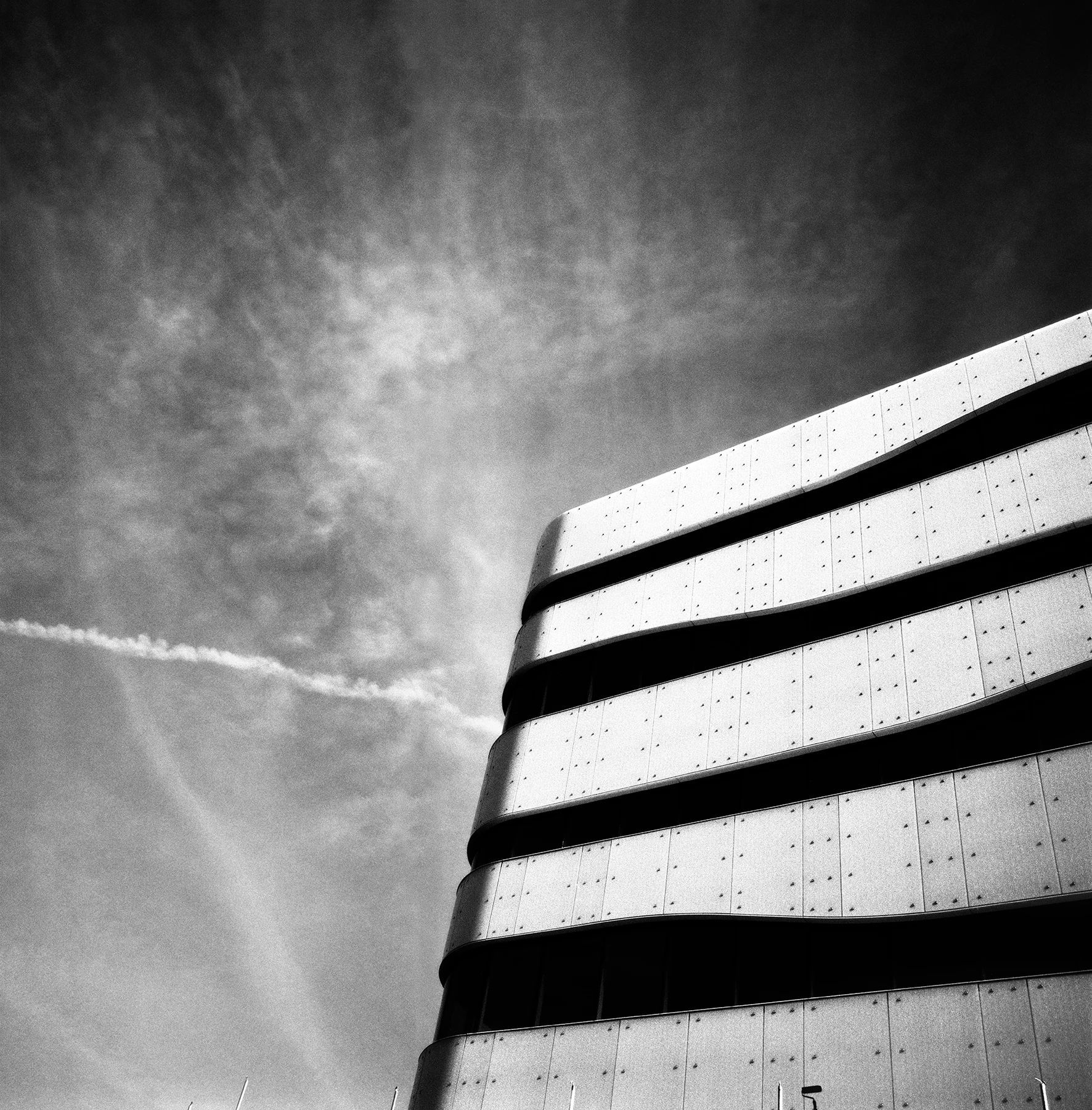 Lameller mod en skyet himmel