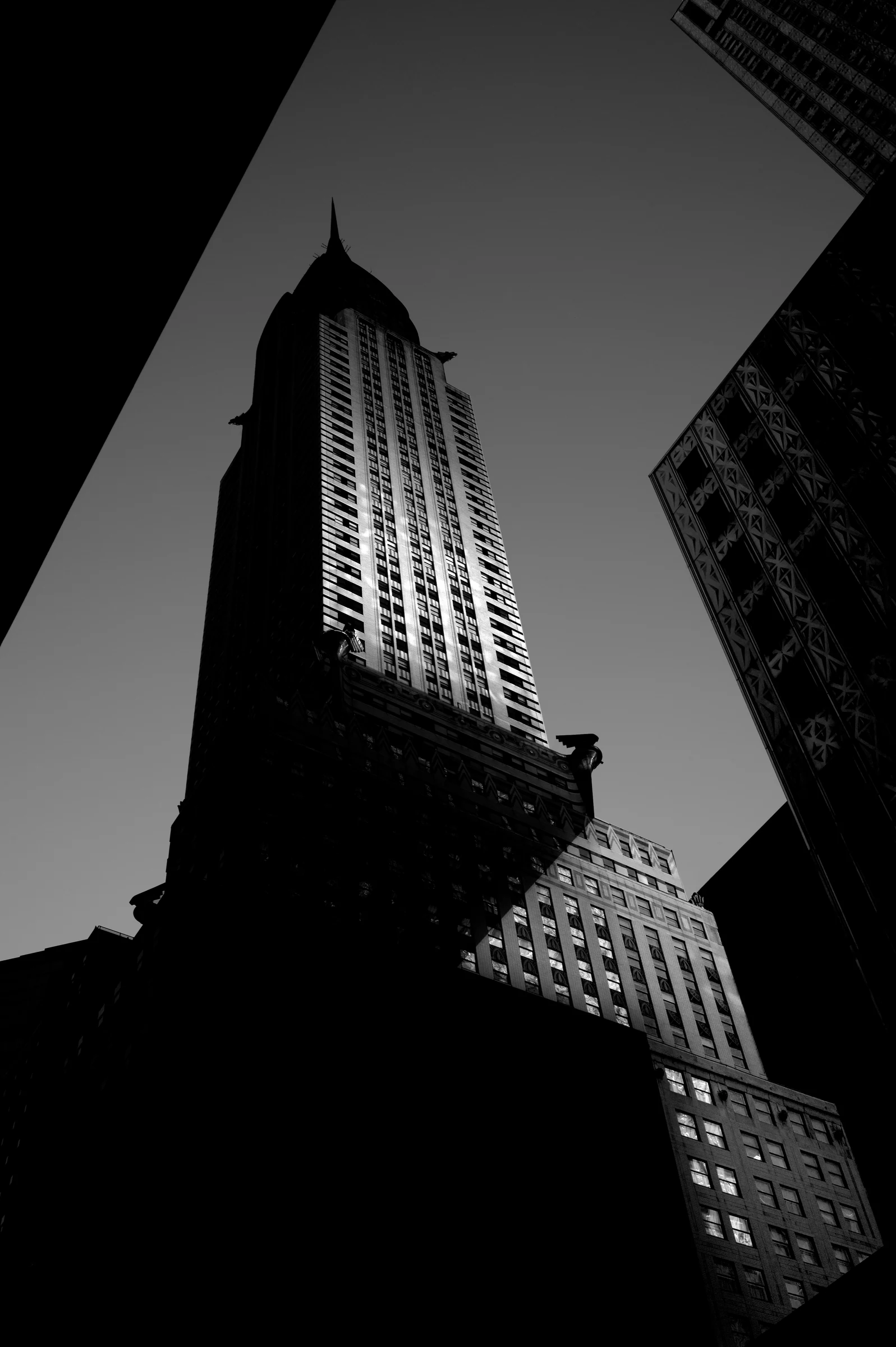 Chrysler Building indrammet af nærliggende bygninger